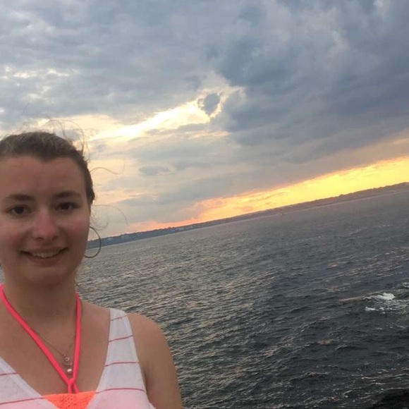 Meet your Posher, Chloe - Picture 1 of 1